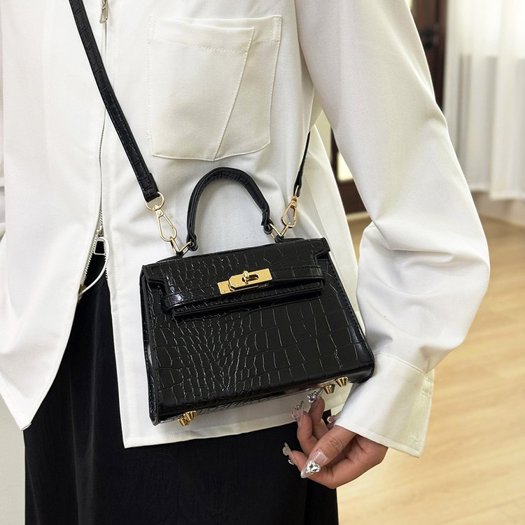 超火手提小包包女百搭2025新款春夏时尚质感斜挎小包鳄鱼纹爆款包