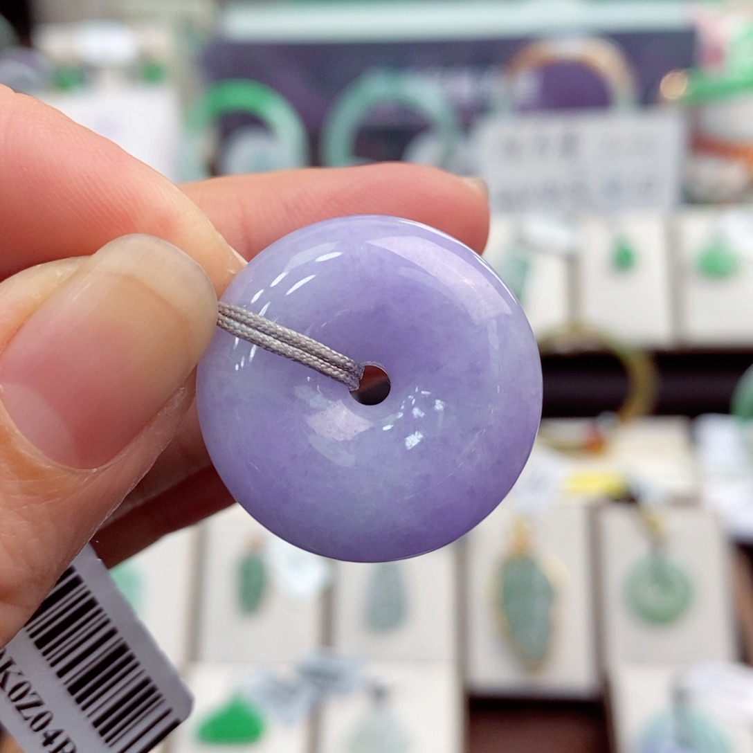 翡翠颈饰未镶嵌平安扣