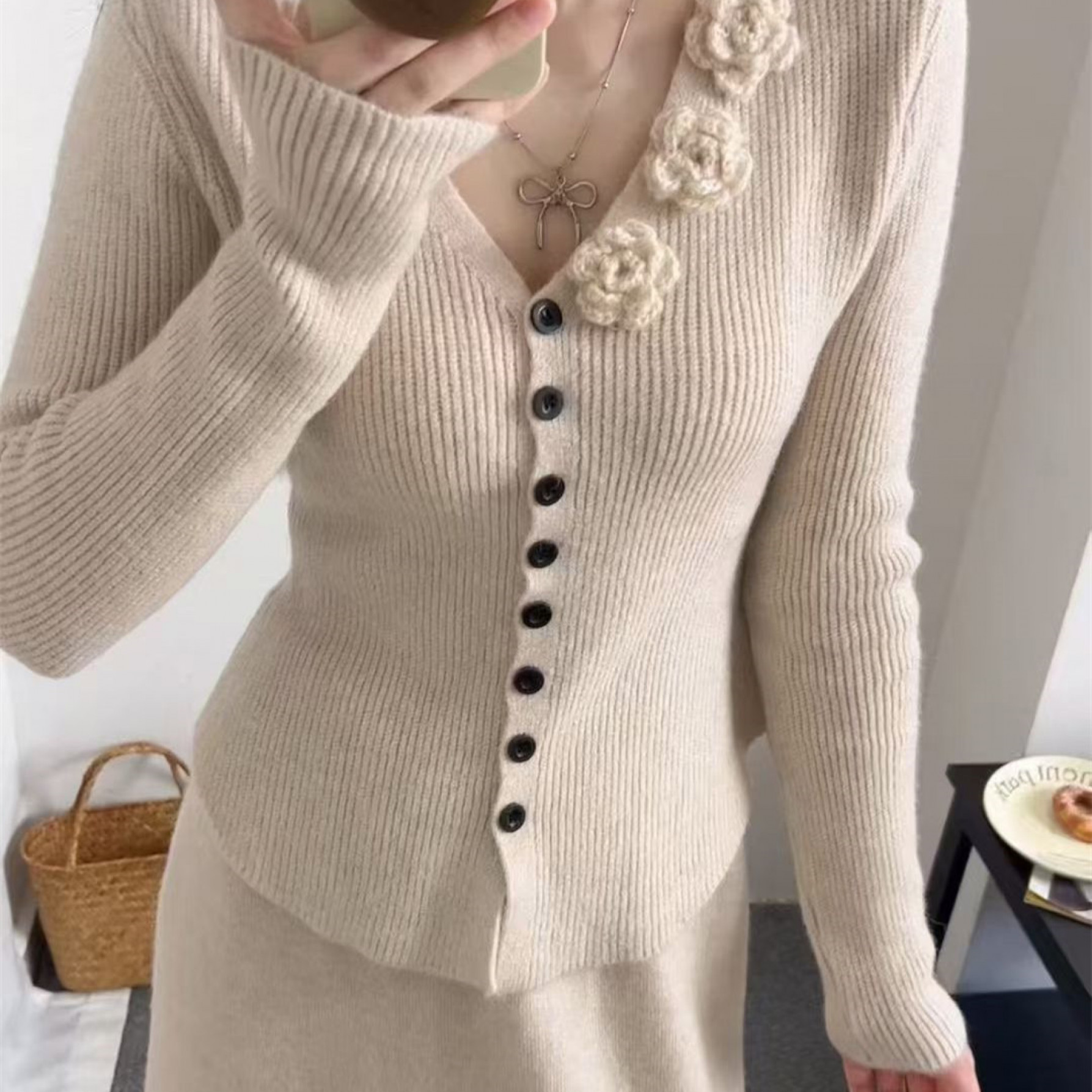 温柔风气质针织套装女秋冬新款修身显瘦花朵开衫半身裙毛衣两件套