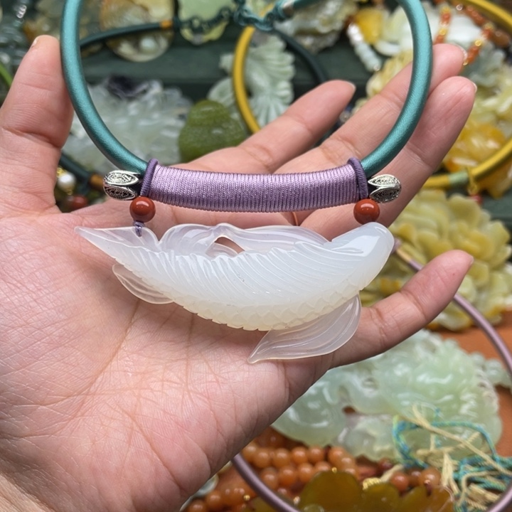 蛇纹石玉吊坠合金