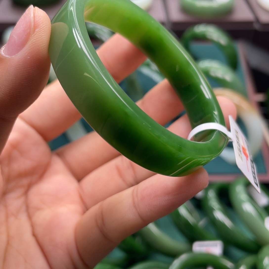 和田玉（碧玉）未镶嵌手镯