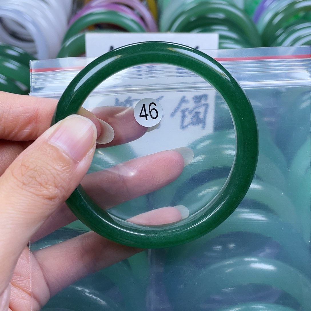 【闪购商品】未镶嵌手镯石英岩玉5758