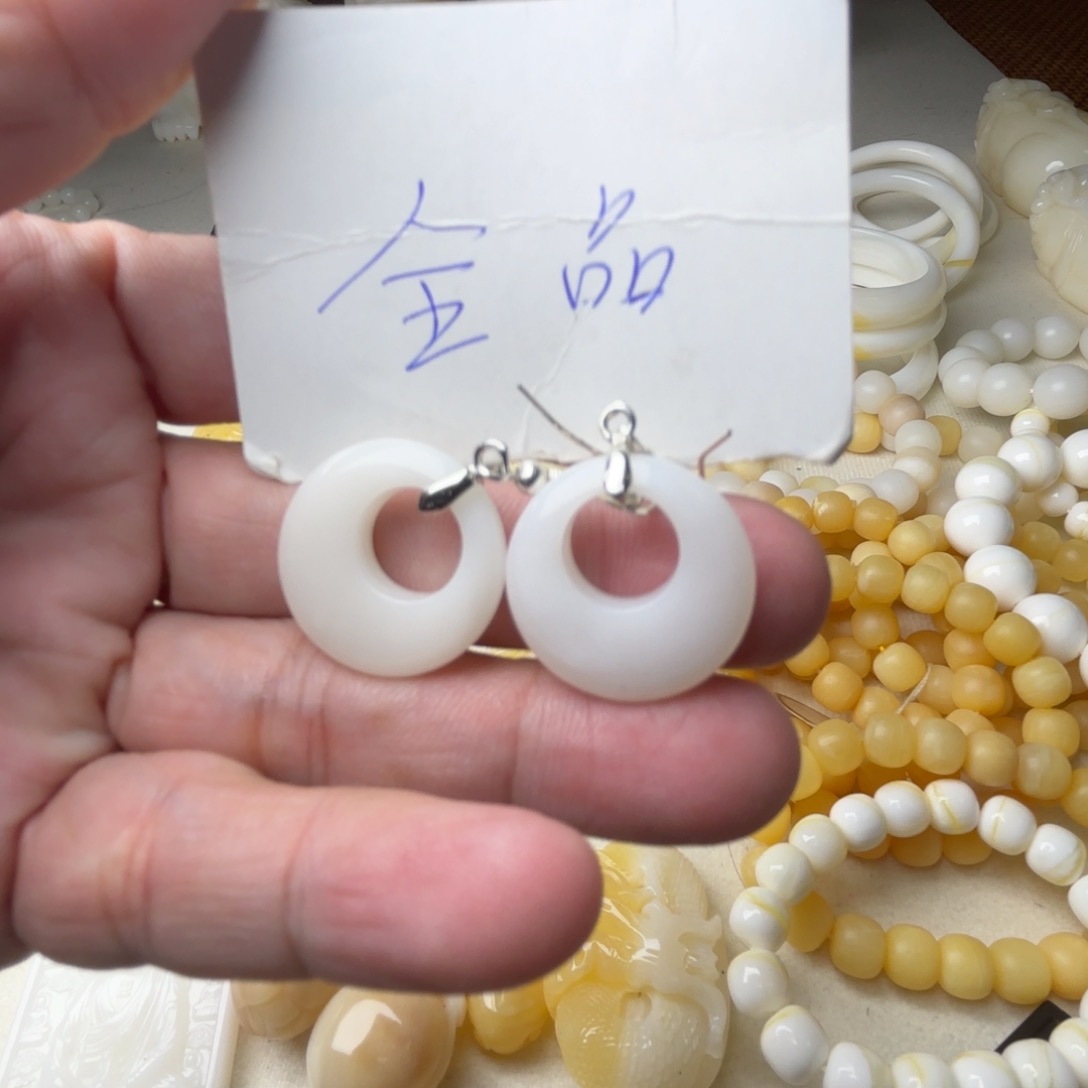 非金属贝壳全品玉化耳环