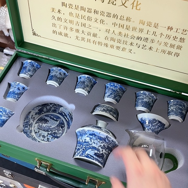孤品茶具套装等。         