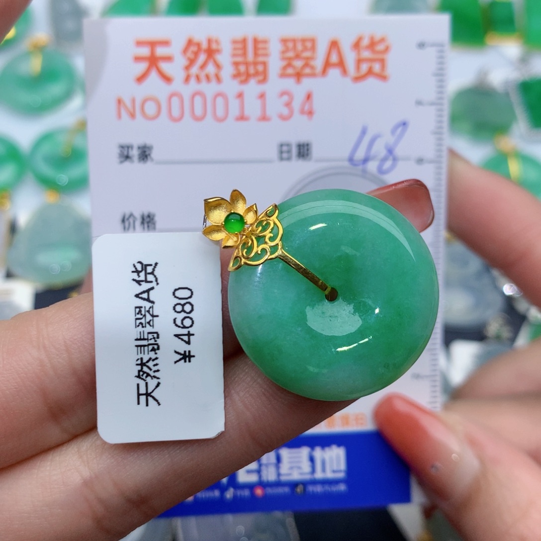 翡翠颈饰18K金镶嵌小*子扣