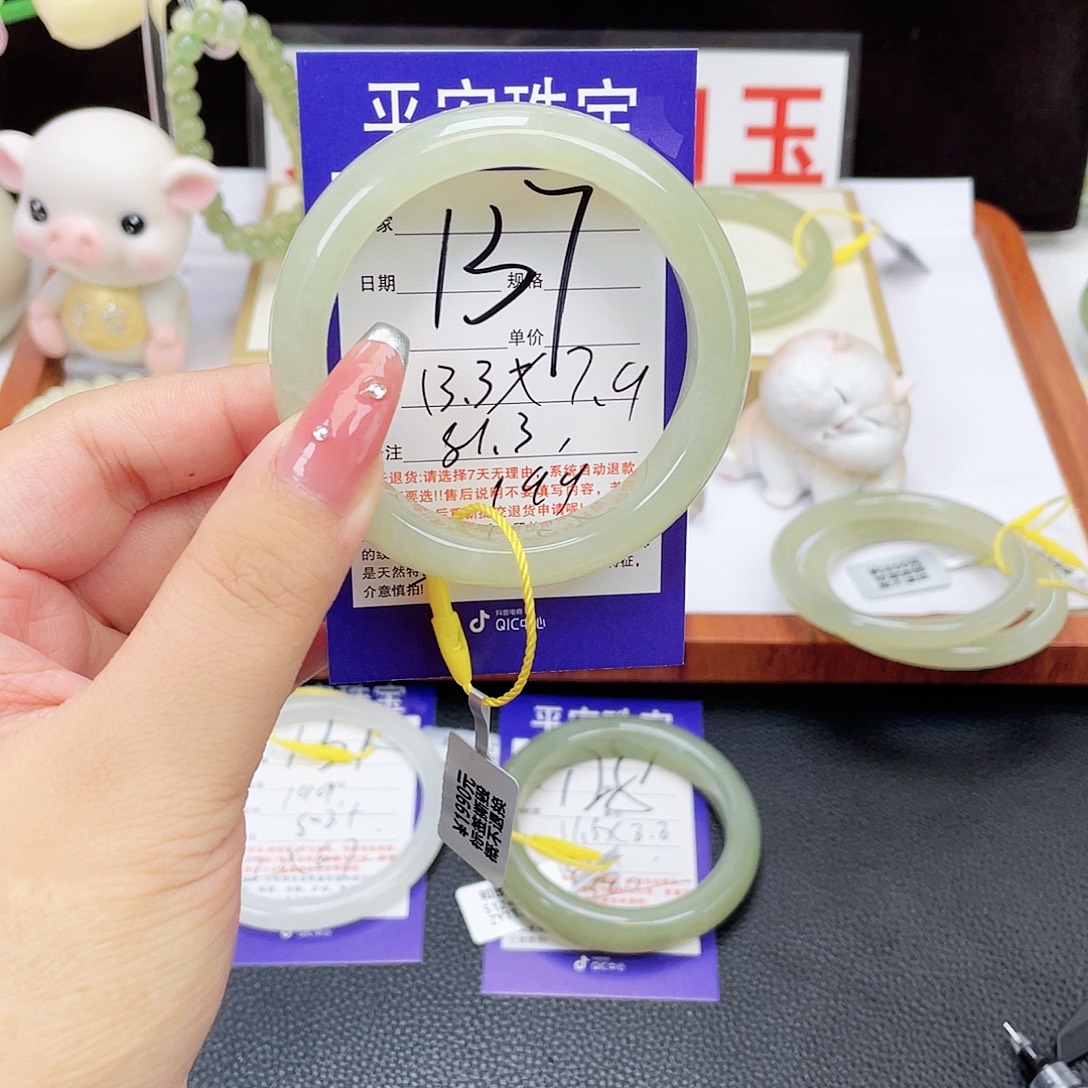 和田玉未镶嵌手镯