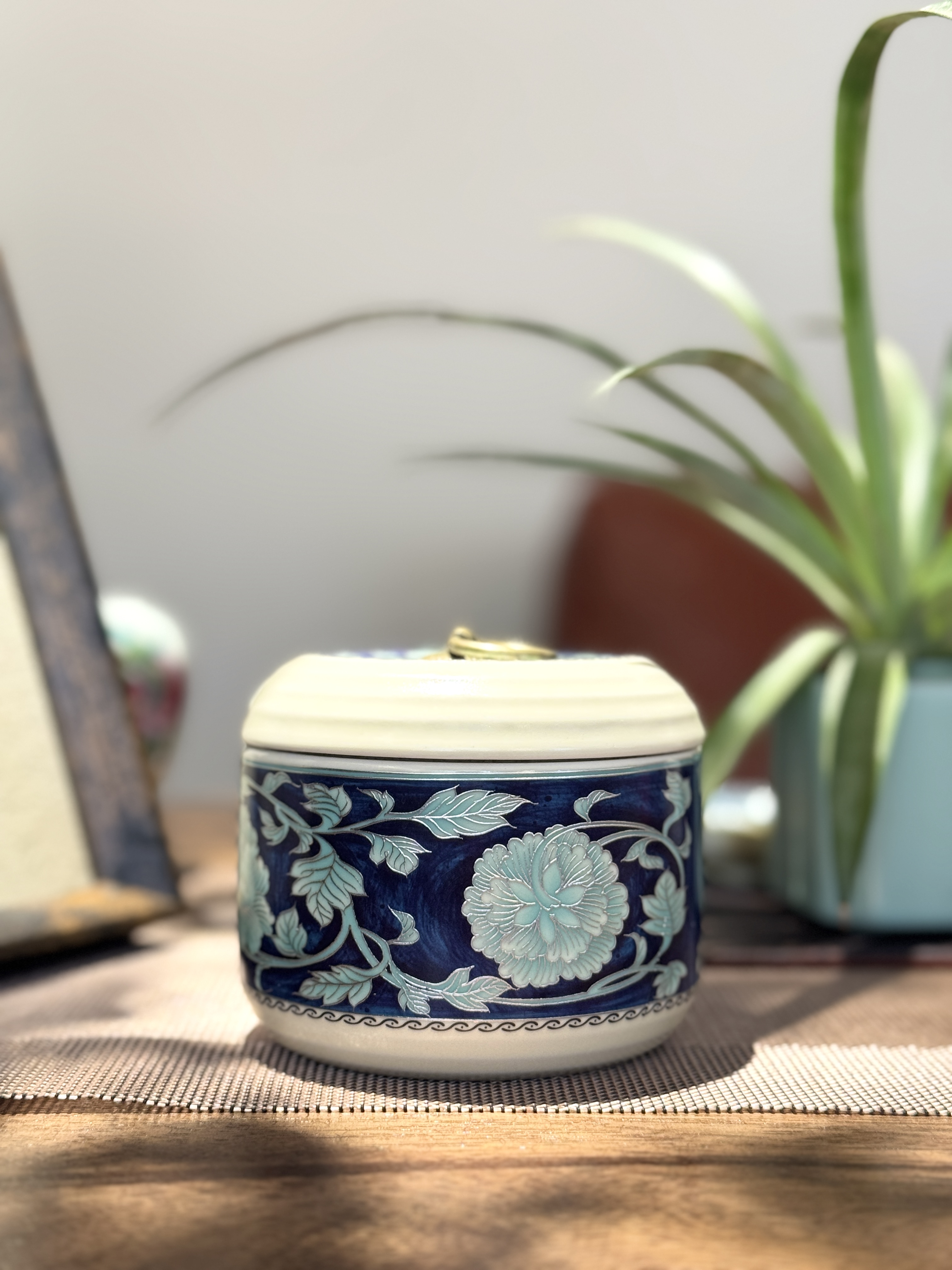 黄汝【蓝底缠枝莲】茶叶罐