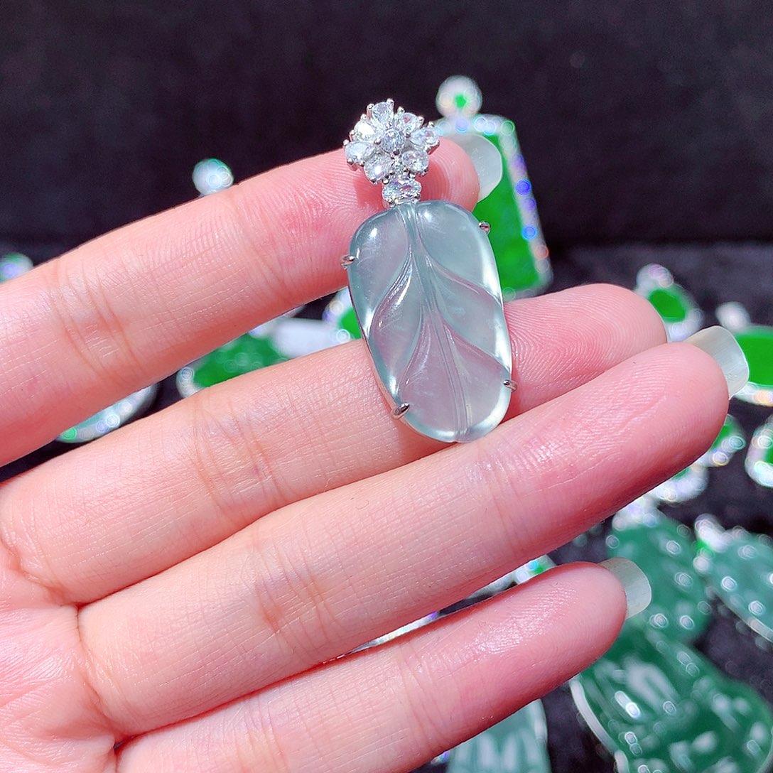 【闪购商品】翡翠吊坠(不含链)未镶嵌