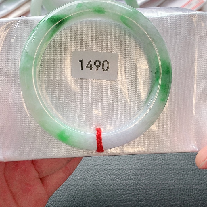 翡翠手镯未镶嵌天然翡翠手镯