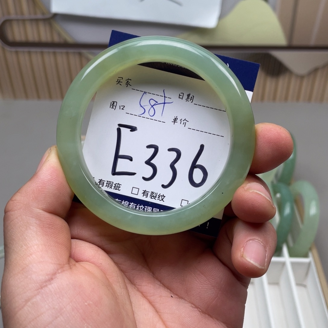 岫玉手镯手镯未镶嵌