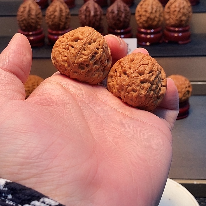 V***R桃核把件39尺大团圆