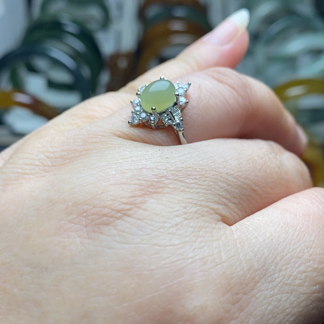 蛇纹石玉戒指合金