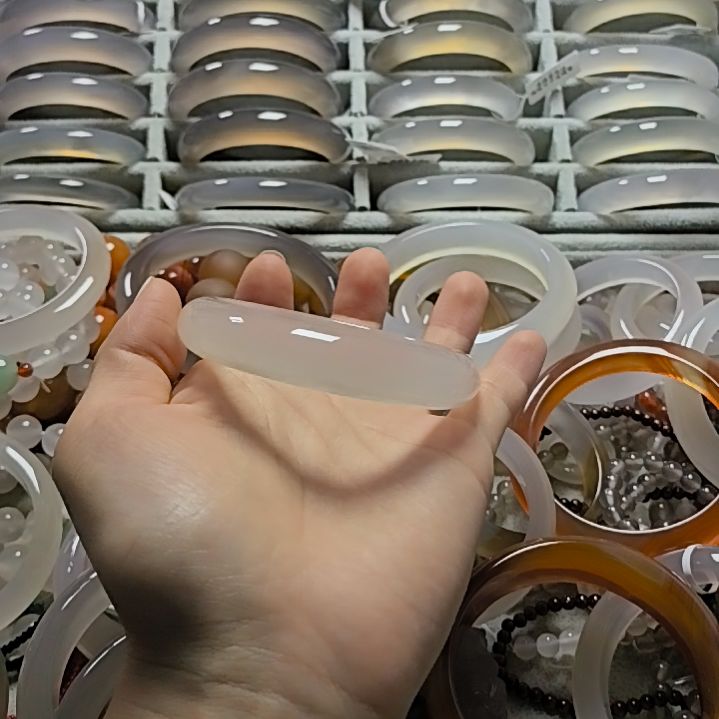 玛瑙/玉髓手镯未镶嵌