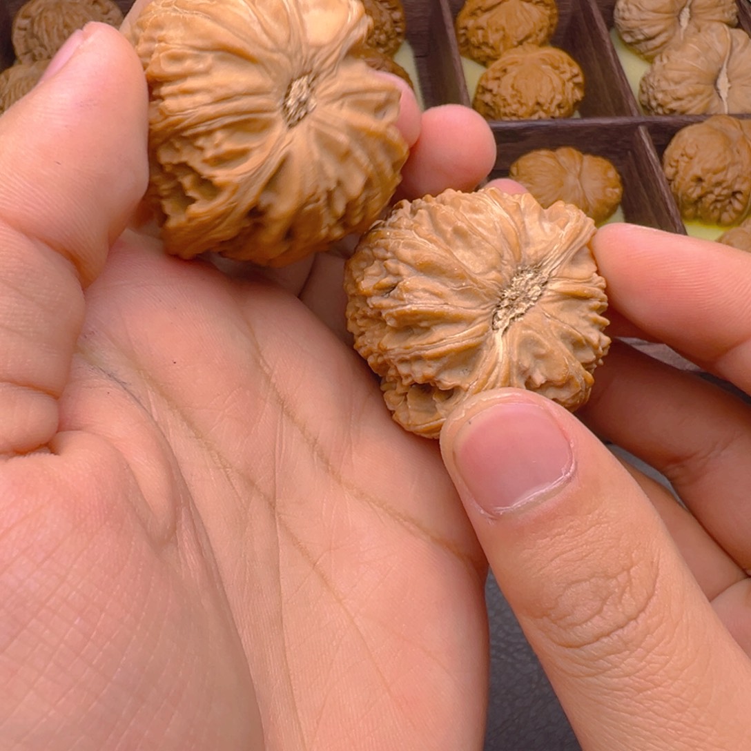 文玩核桃把件球白