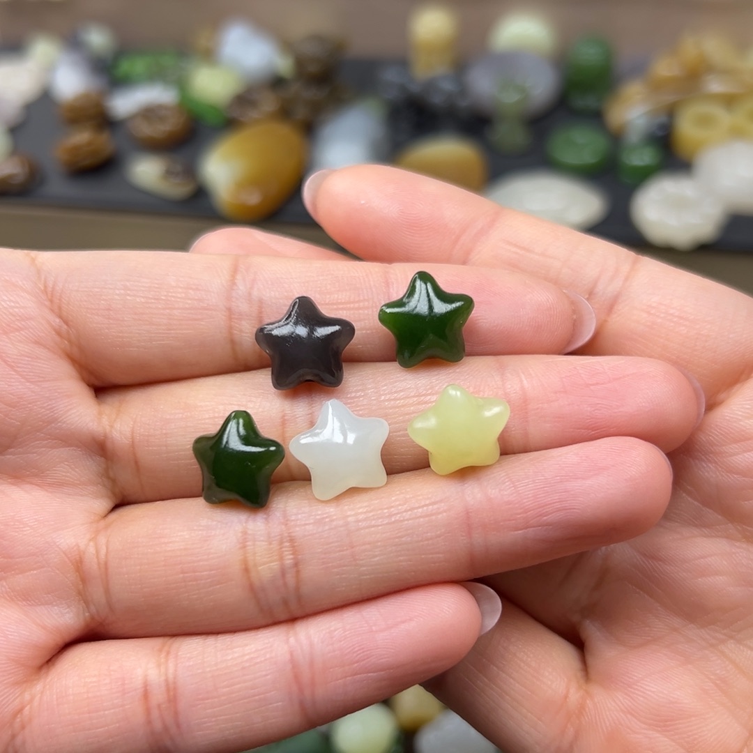 和田玉未镶嵌颈饰98一个多样性发其一