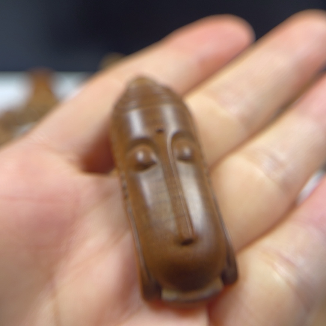 初***心吊坠檀香木长脸佛