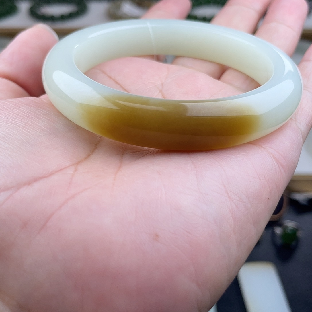 和田玉手镯未镶嵌