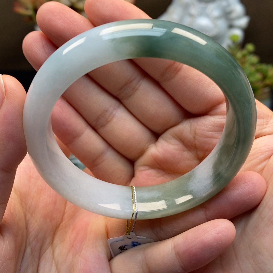 翡翠手镯未镶嵌天然