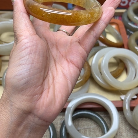 石英质玉手镯未镶嵌
