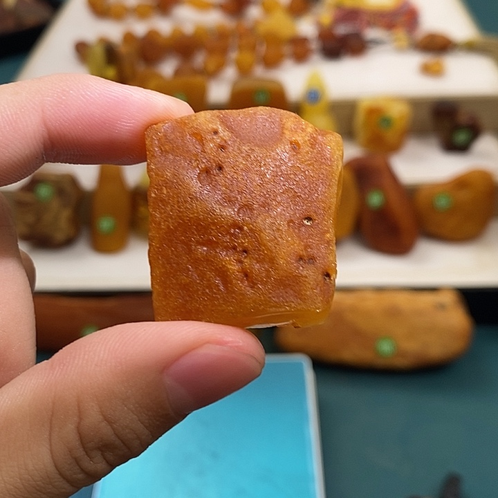 琥珀未镶嵌珠宝奇石