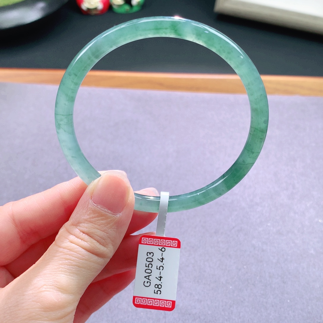 翡翠手镯未镶嵌天然翡翠手镯