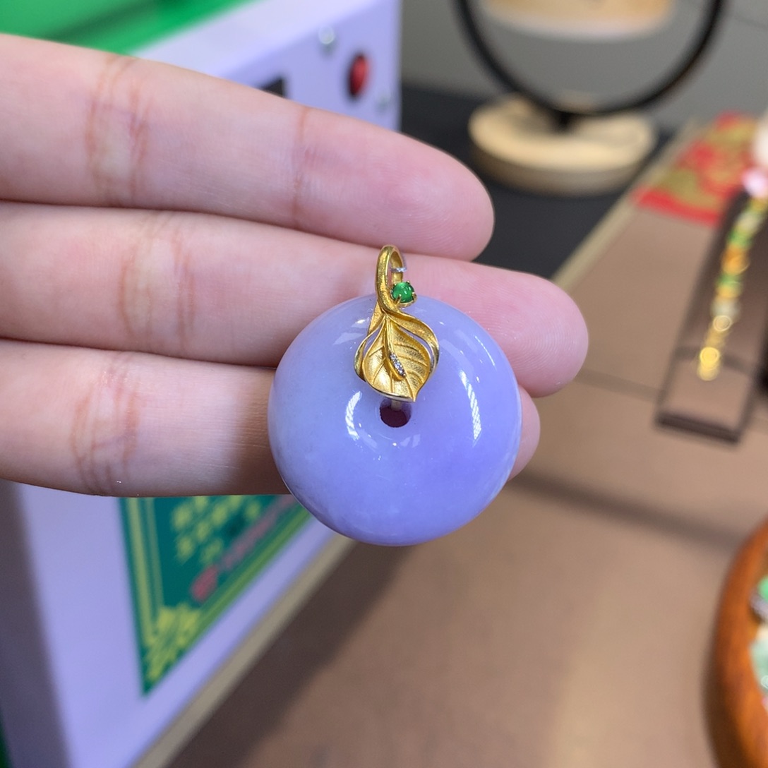 翡翠18K金镶嵌颈饰翡翠