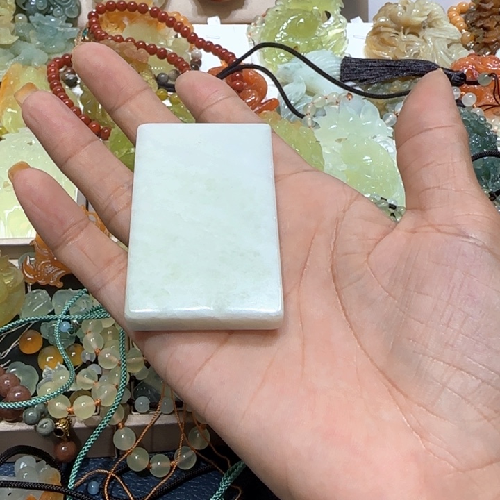 蛇纹石玉未镶嵌吊坠吃**福