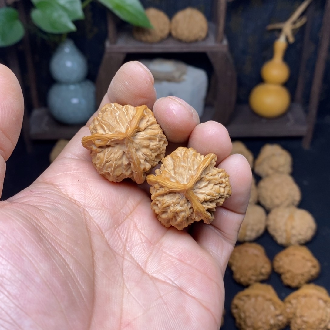 文玩核桃吊坠?***✨31三棱