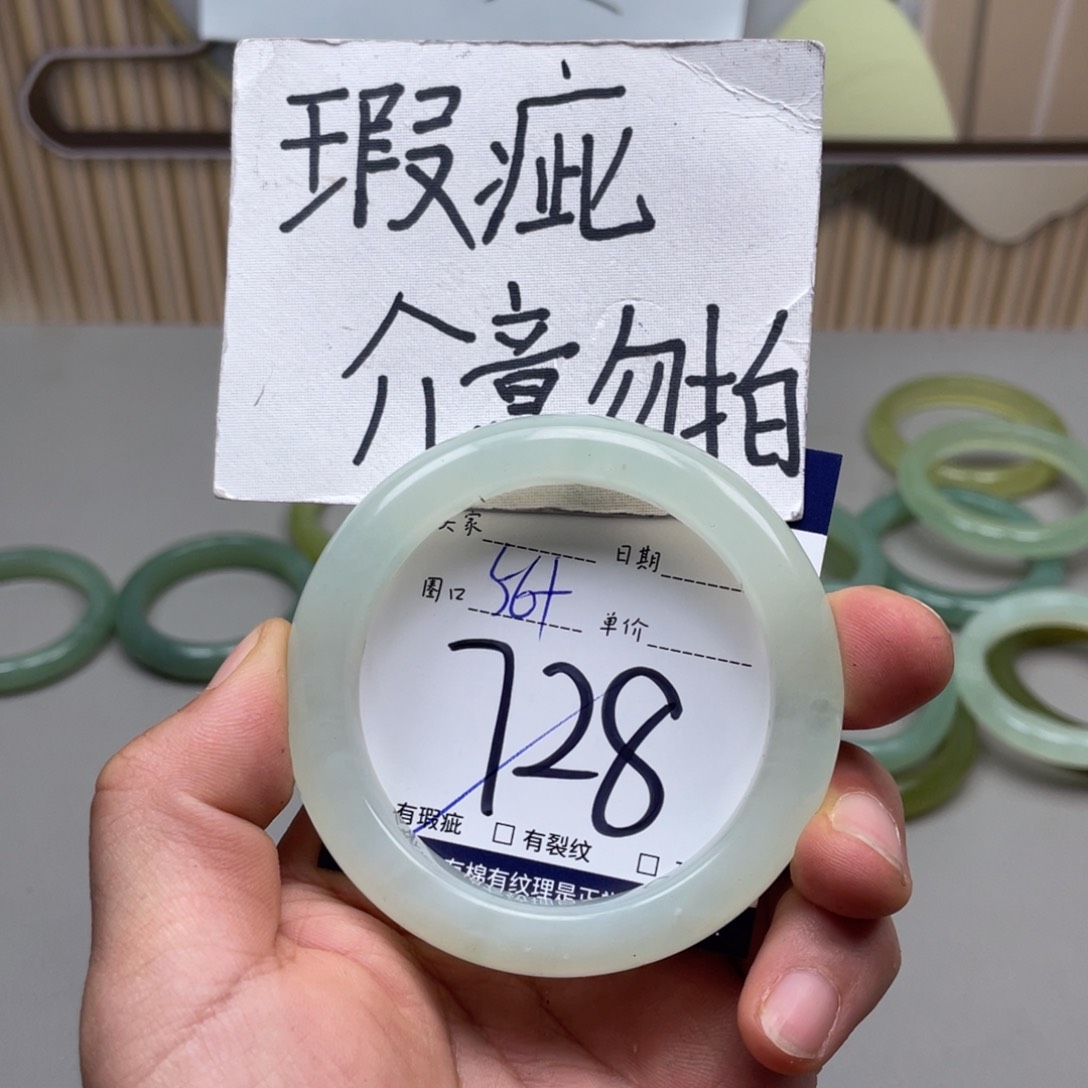 岫玉手镯手镯未镶嵌