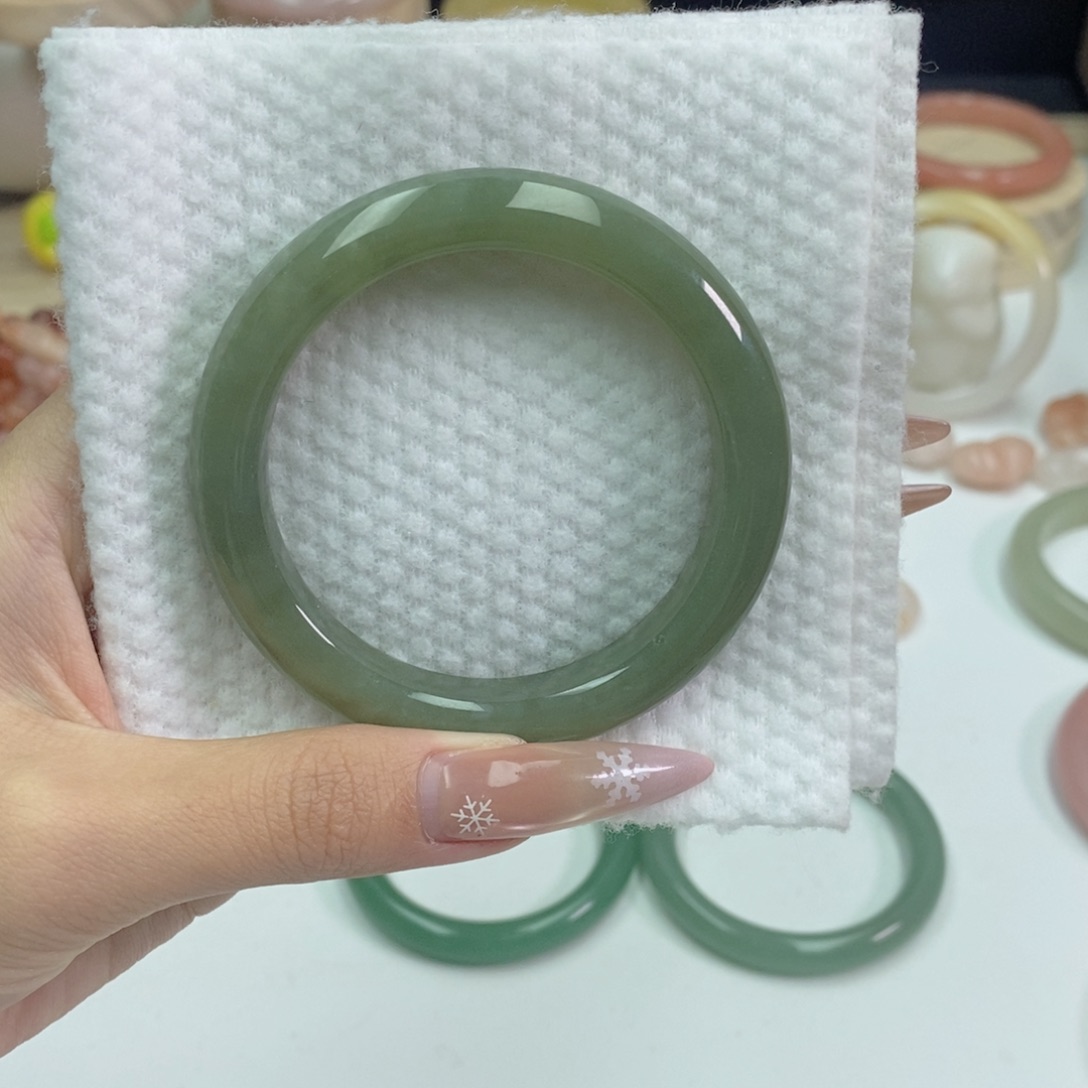 空***青石英质玉未镶嵌手镯