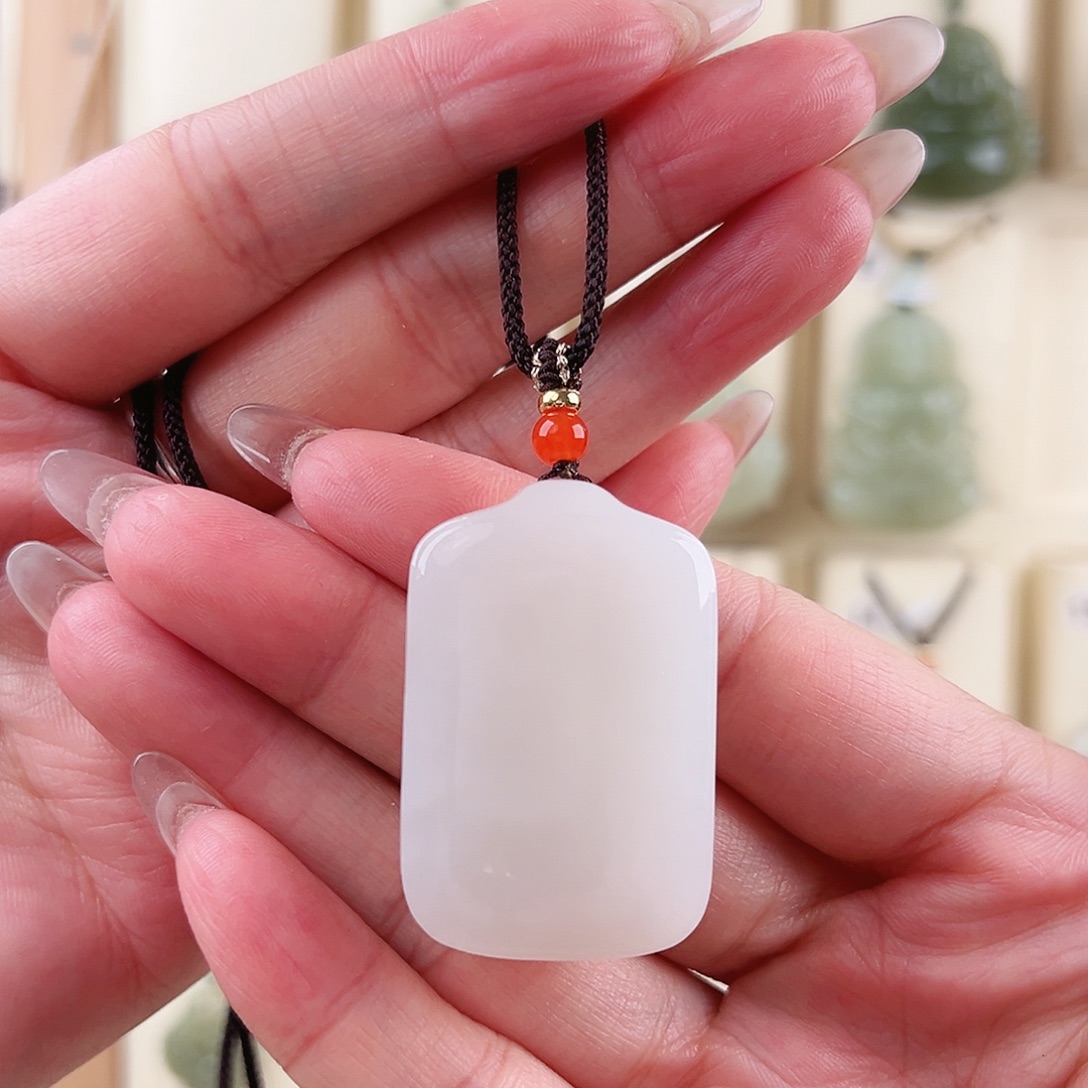 如***果和田玉未镶嵌颈饰