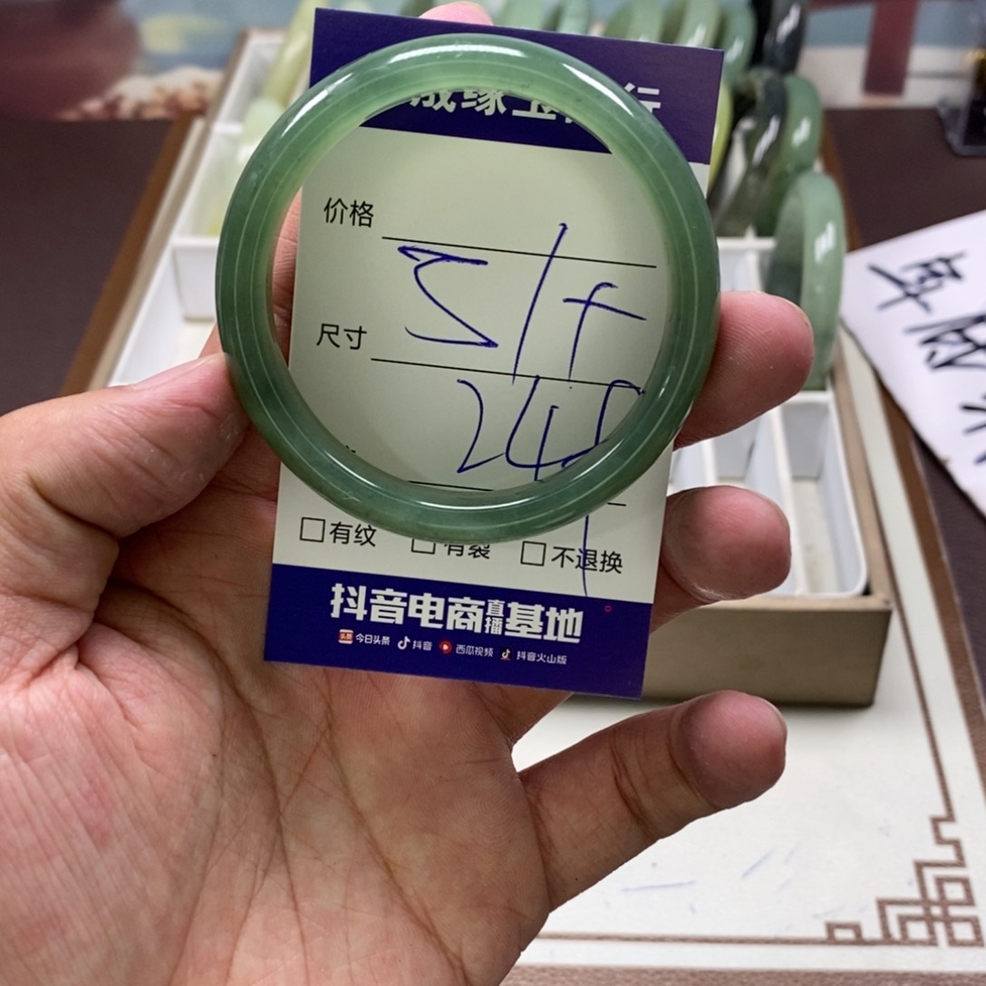 蛇纹石玉手镯未镶嵌