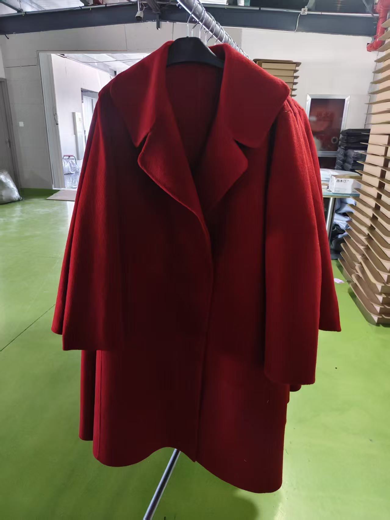 2025年新款爆款大码新年羊毛大衣