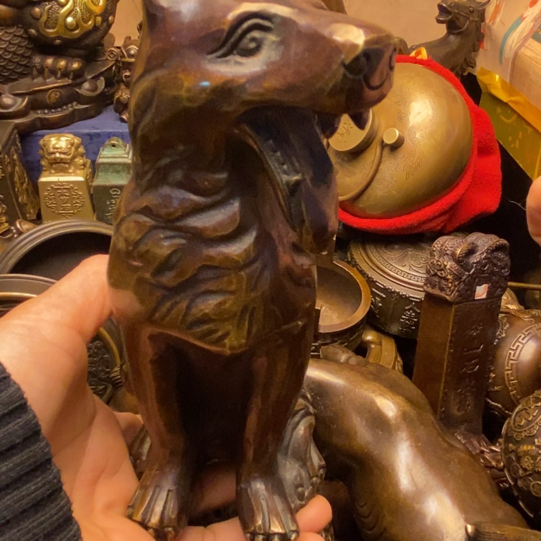 铜器摆件做工精良