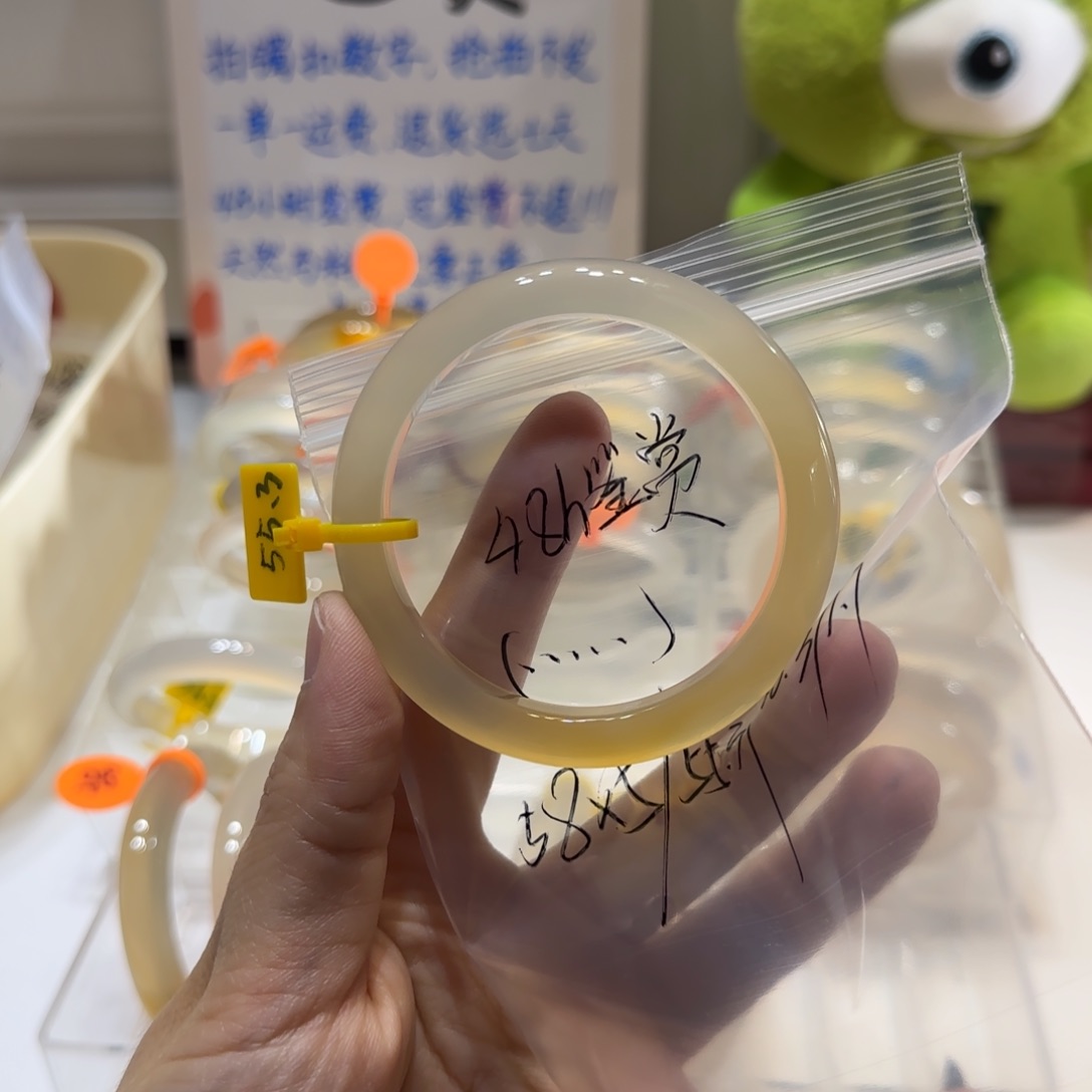 玛瑙/玉髓手镯未镶嵌-*…