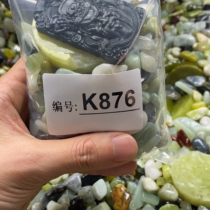 蛇纹石玉鱼缸石未镶嵌