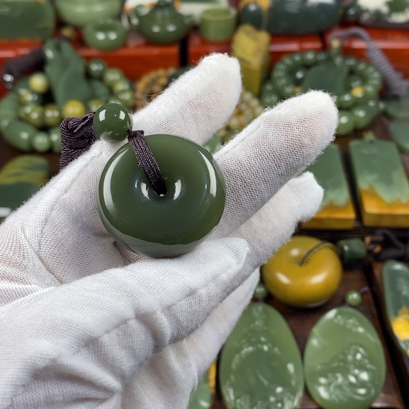 【闪购商品】岫岩老玉（透闪石质玉）颈饰未镶嵌