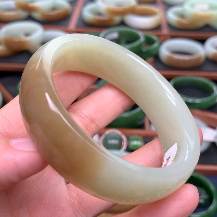 和田玉（糖玉）手镯未镶嵌57