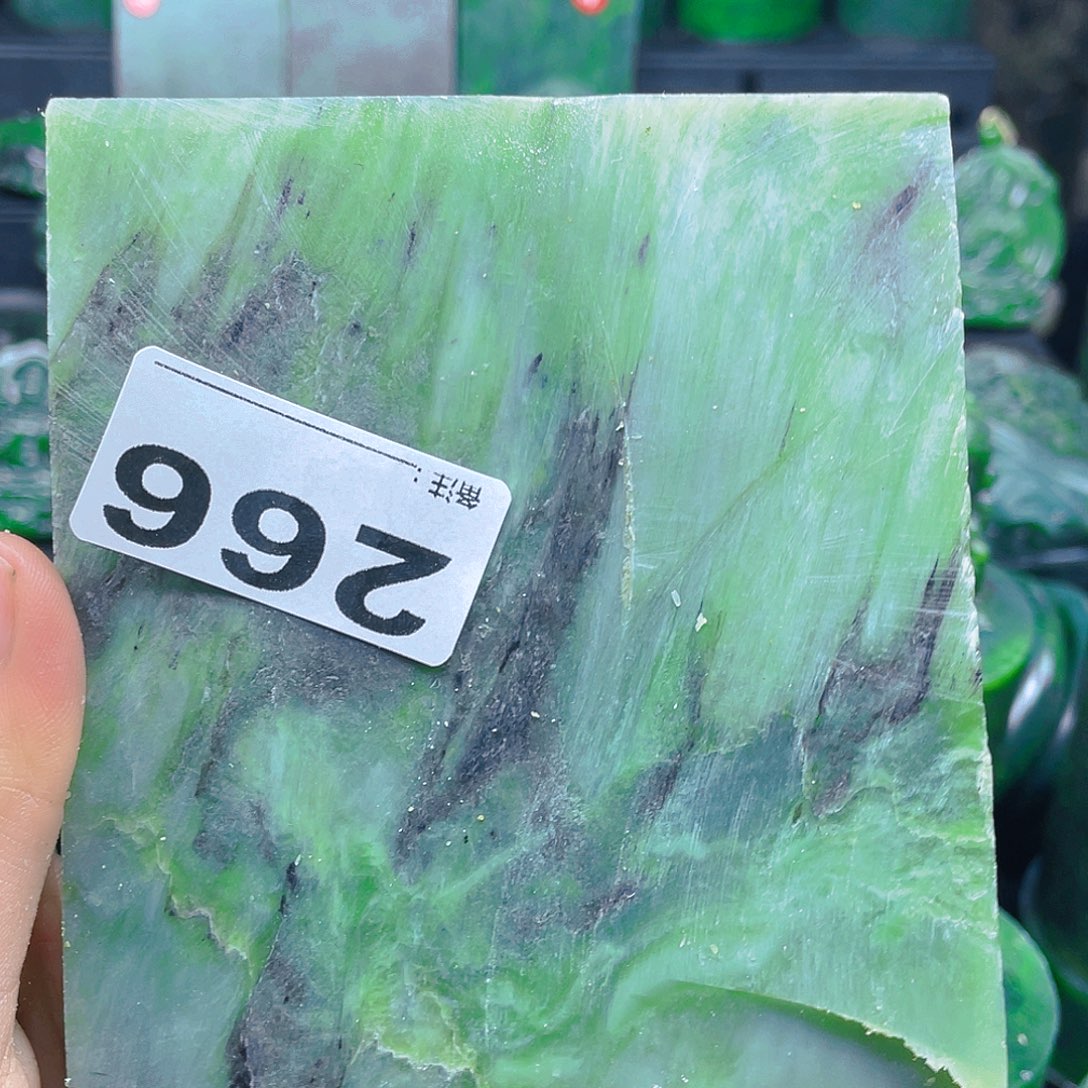 璀***空和田玉（碧玉）未镶嵌珠宝奇石