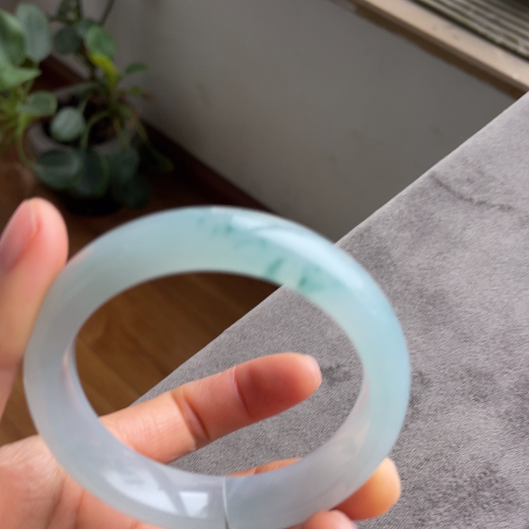 翡翠未镶嵌手镯飘花