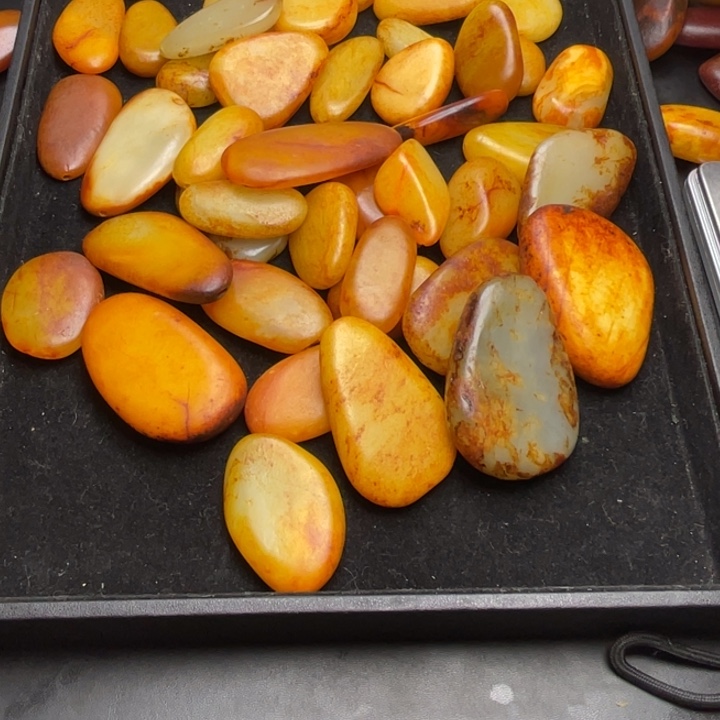 M***朱和田玉未镶嵌颈饰