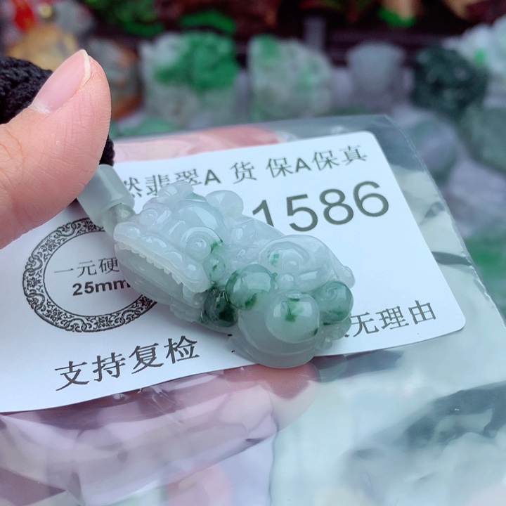 吊坠(不含链)未镶嵌翡翠