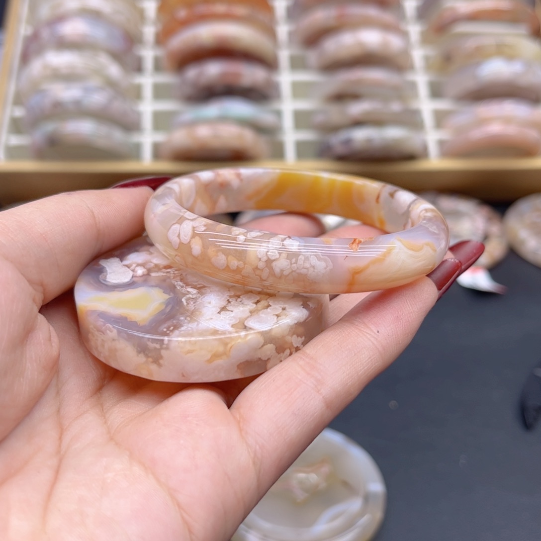 玛瑙/玉髓手镯未镶嵌54