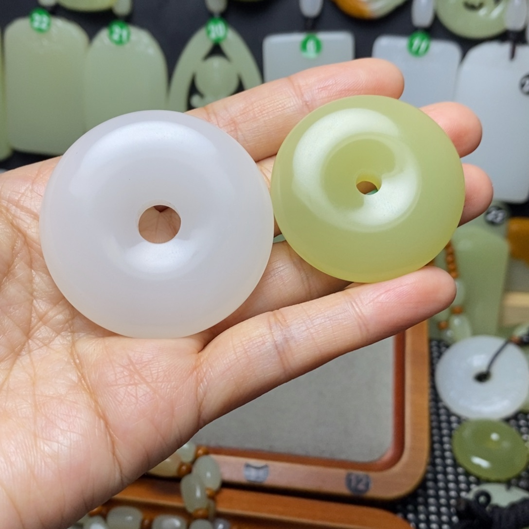 叶**尘新疆昆仑山料平安扣