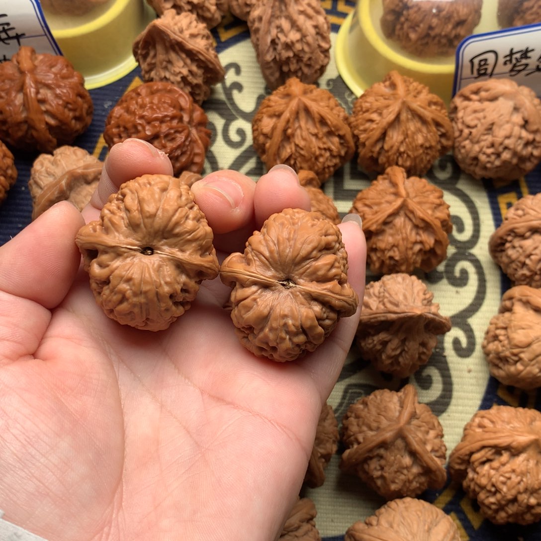 文玩核桃吊坠金字塔35