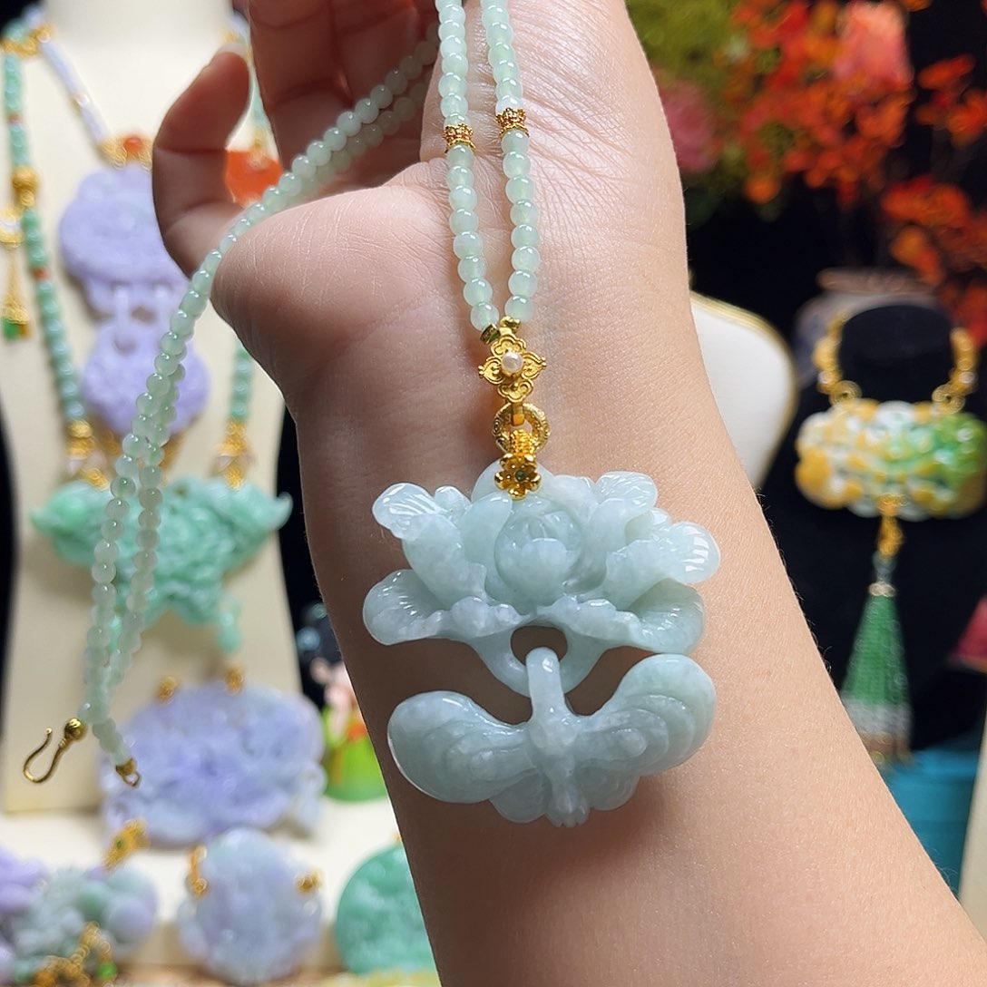 翡翠颈饰未镶嵌蝶恋花