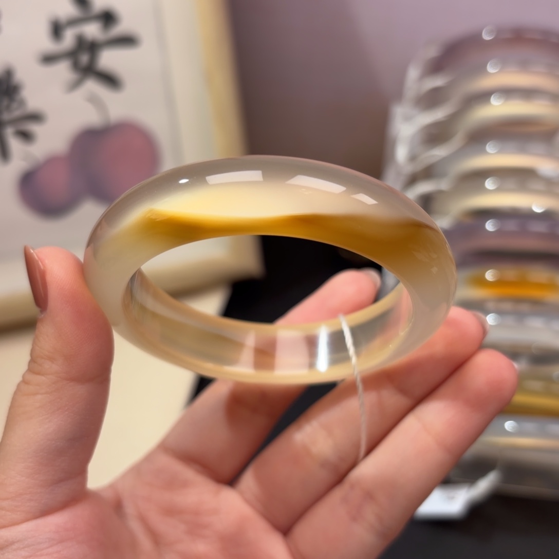 你***乐玛瑙/玉髓未镶嵌手镯