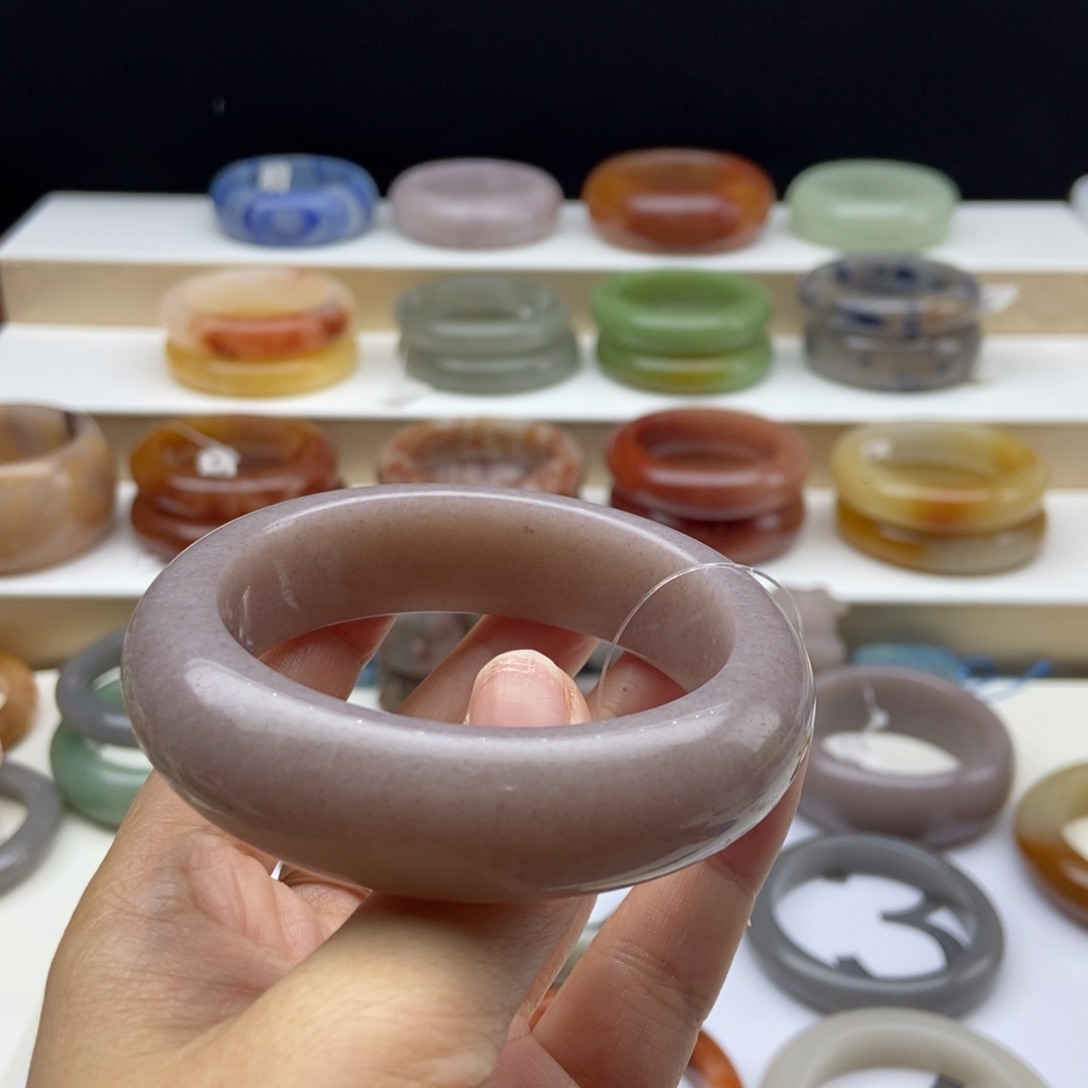 石英质玉手镯未镶嵌切***吗