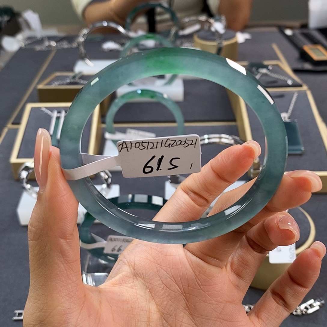 *****翡翠未镶嵌手镯61.51
