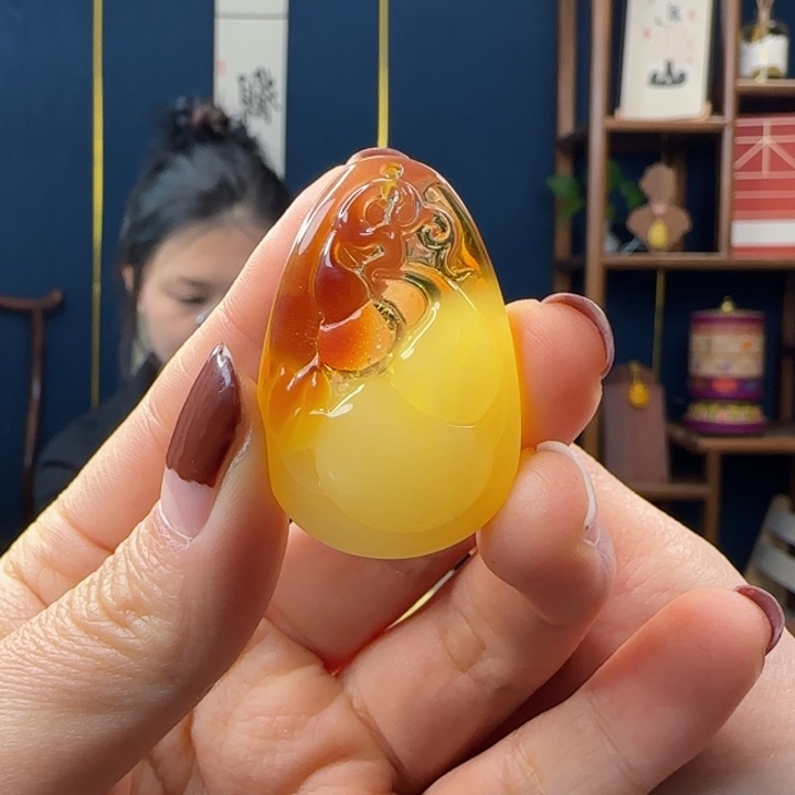 蜜蜡吊坠(赠链)未镶嵌小*果